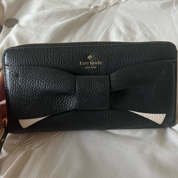 Large Kate Spade Zippy Wallet - Picture 10 of 11